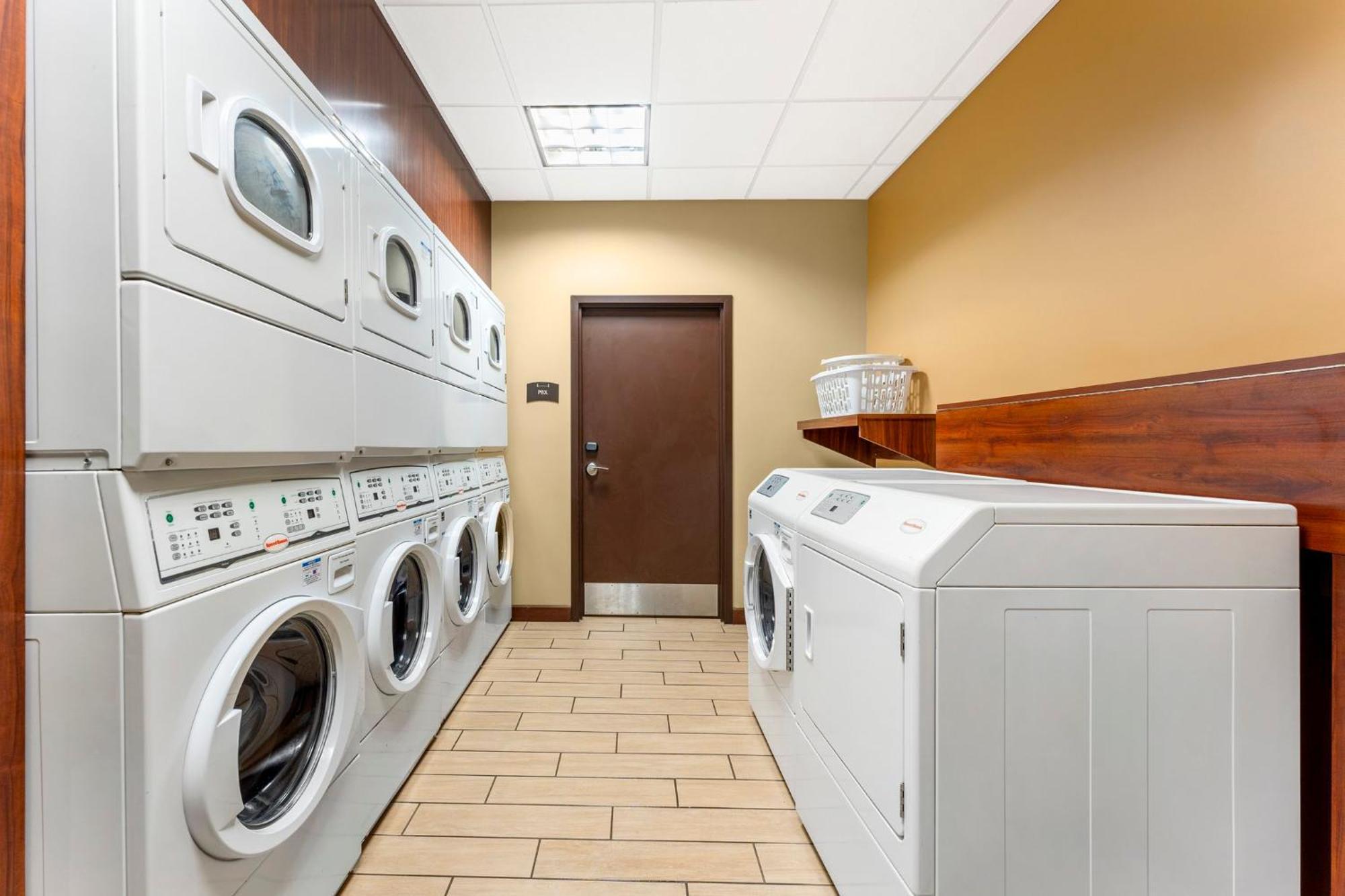 Staybridge Suites - Pittsburgh-Cranberry Township By Ihg Warrendale Eksteriør billede